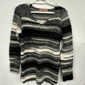 Chic Striped V-Neck Sweater in Black and Gray